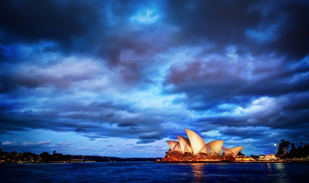 The beautiful wallpaper of the Opera House in Sydney