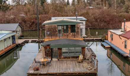 Floating home in Oregon! Circa 1920. $000 Old House Life