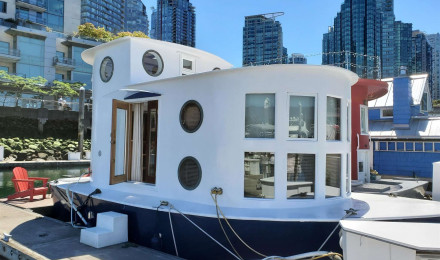 Floating home in downtown Vancouver is up Is Awesome