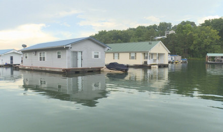 Floating neighborhoods stay on Norris Lake with new regulations