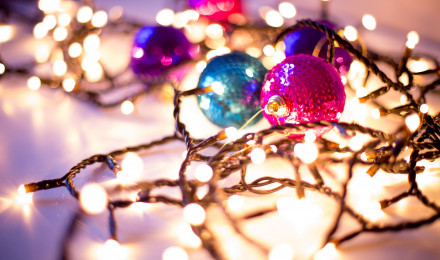 Gorgeous Christmas & Holiday Themed Bokeh Wallpaper