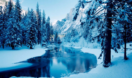 Download Majestic Snowy Landscape Wallpaper