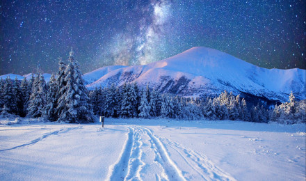 Night starry snow landscape 2K wallpaper download