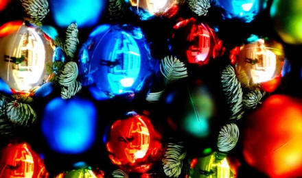 Free Christmas Wallpaper iPhone Background Aesthetic also for Zoom