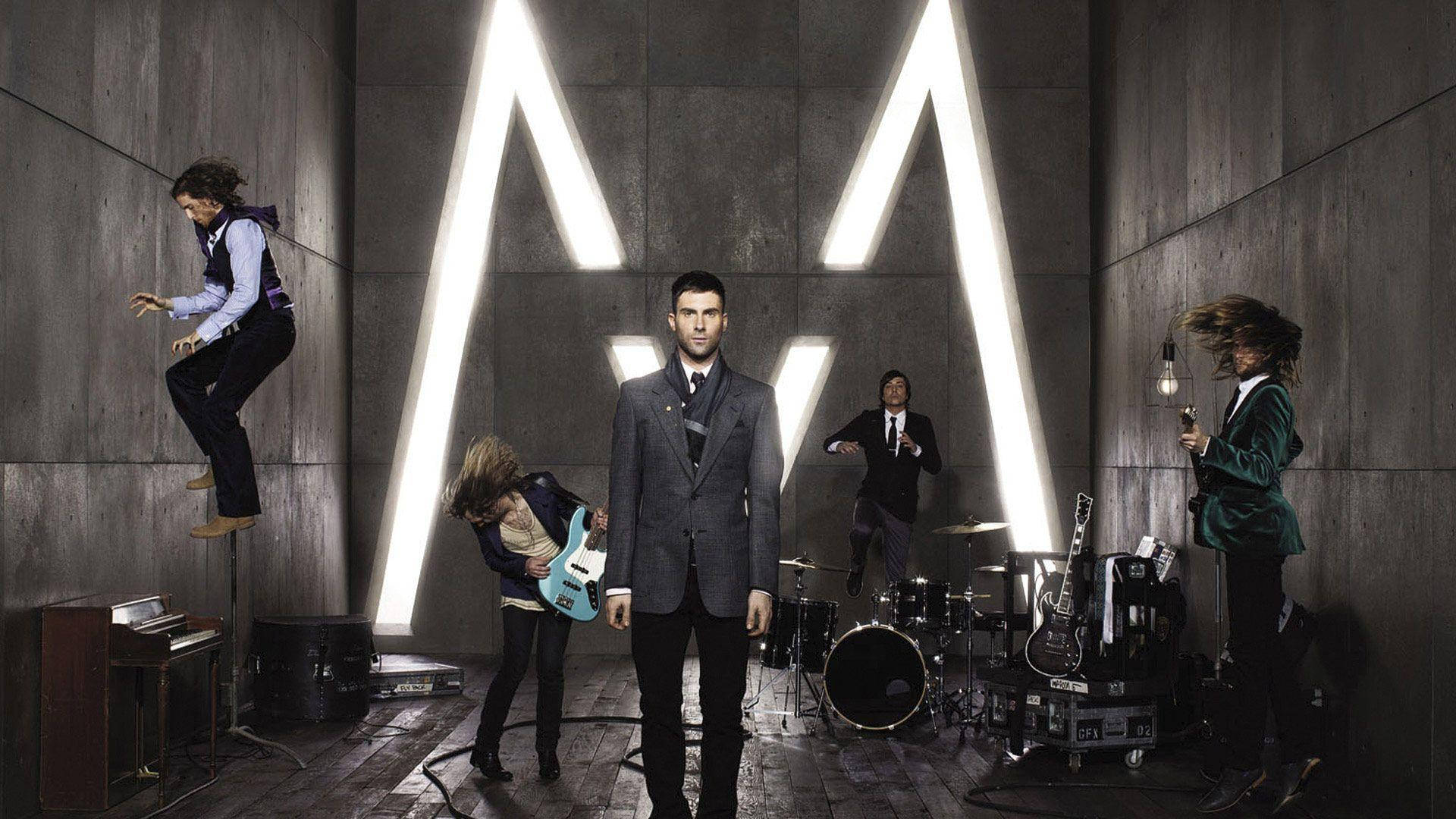 Download Maroon 5 Standing M Recording Wallpaper