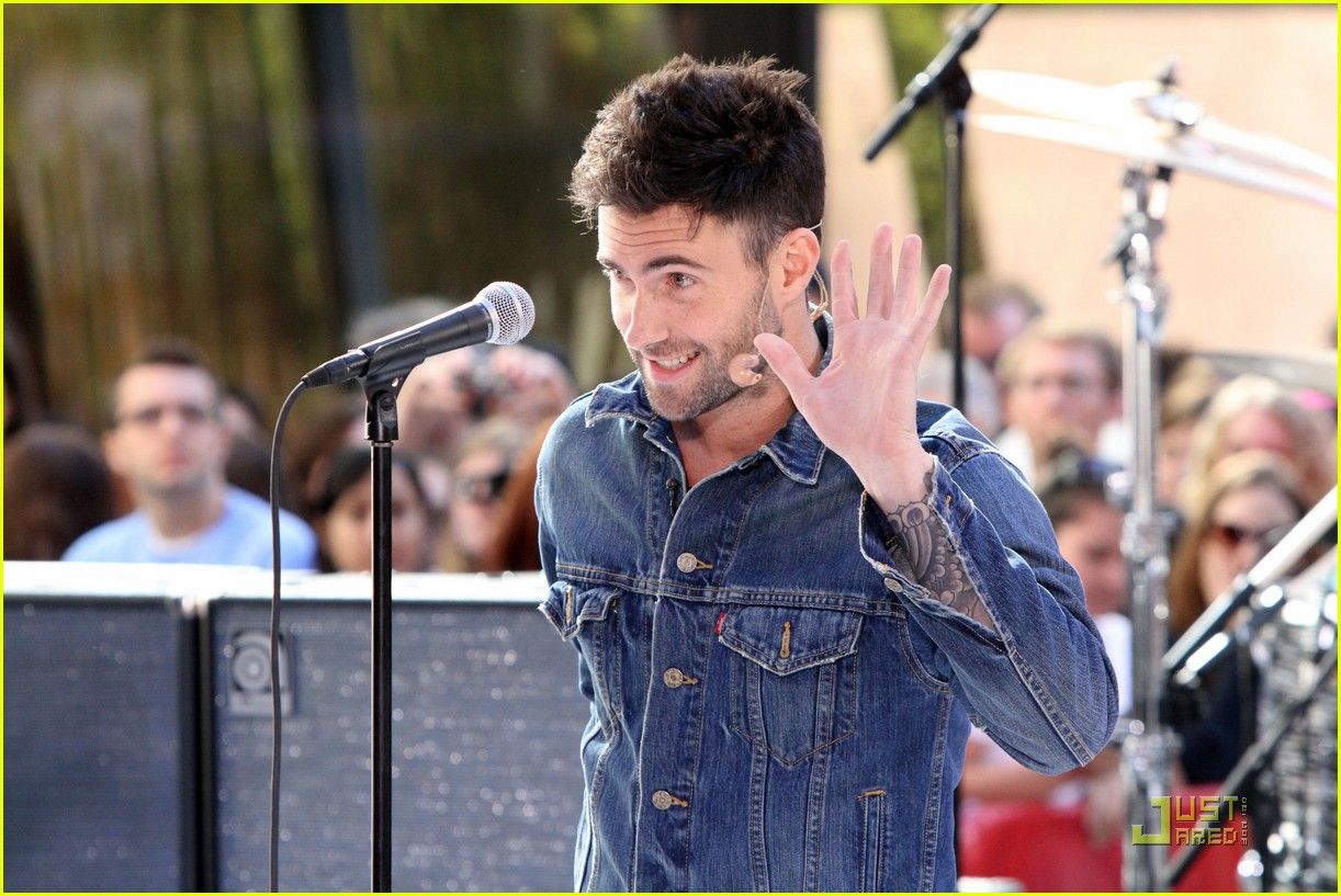 Maroon 5 Rocks Rockefeller Plaza: Photo 2463286. Adam Levine, Maroon 5 Photo. Just Jared: Entertainment News