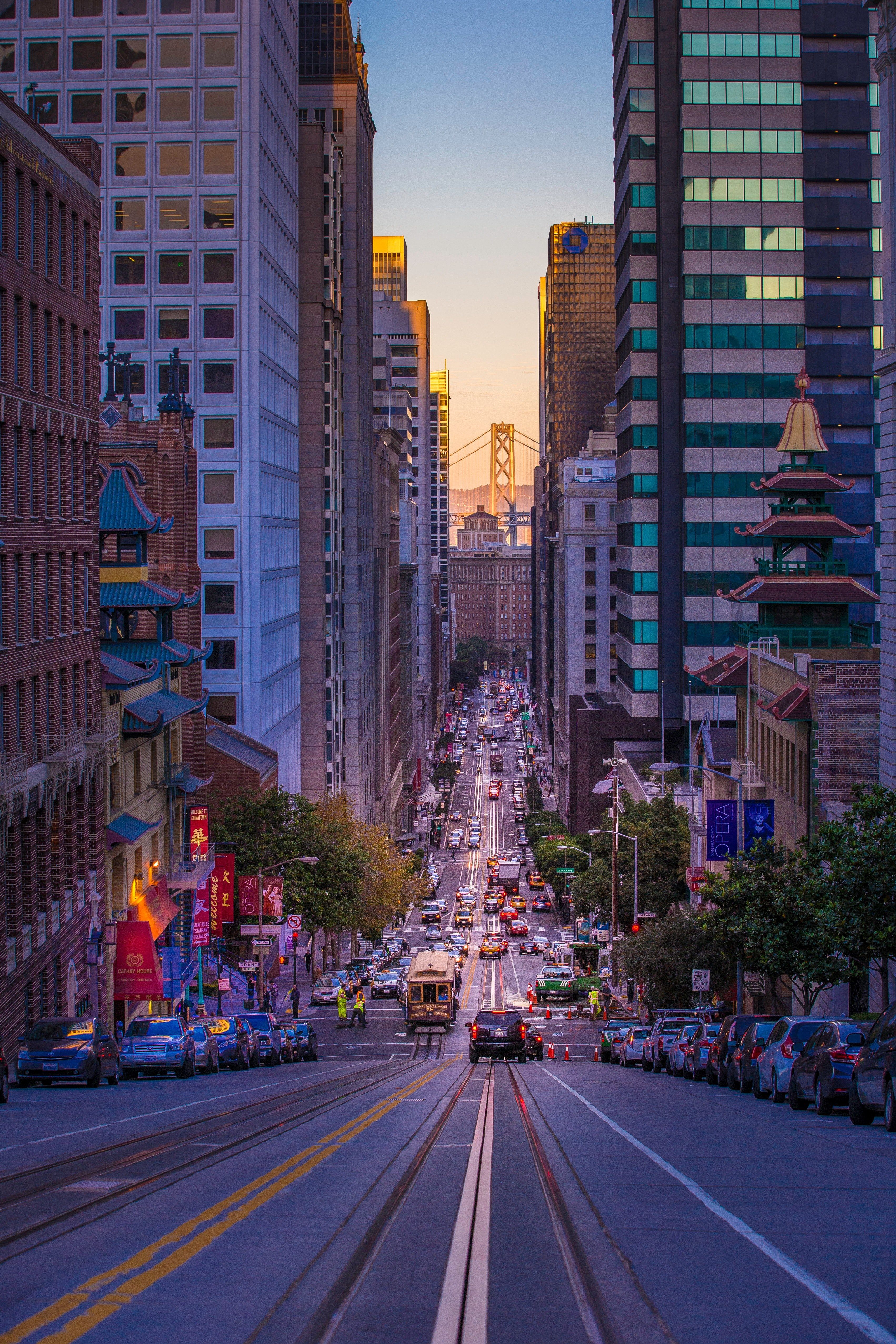 Wallpaper / sloped downtown city street in san francisco with tram traffic and skyscrapers california street at dusk, sloped view california street 4k Phone Wallpaper - San Francisco