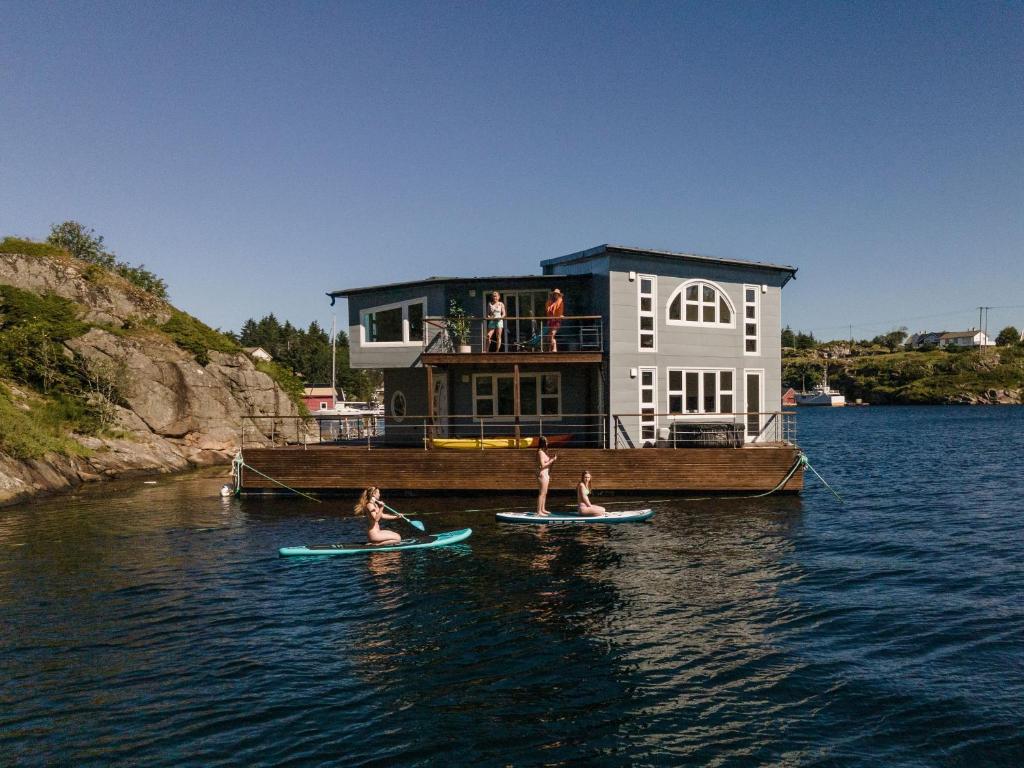 Floating House Bergen, Bergen