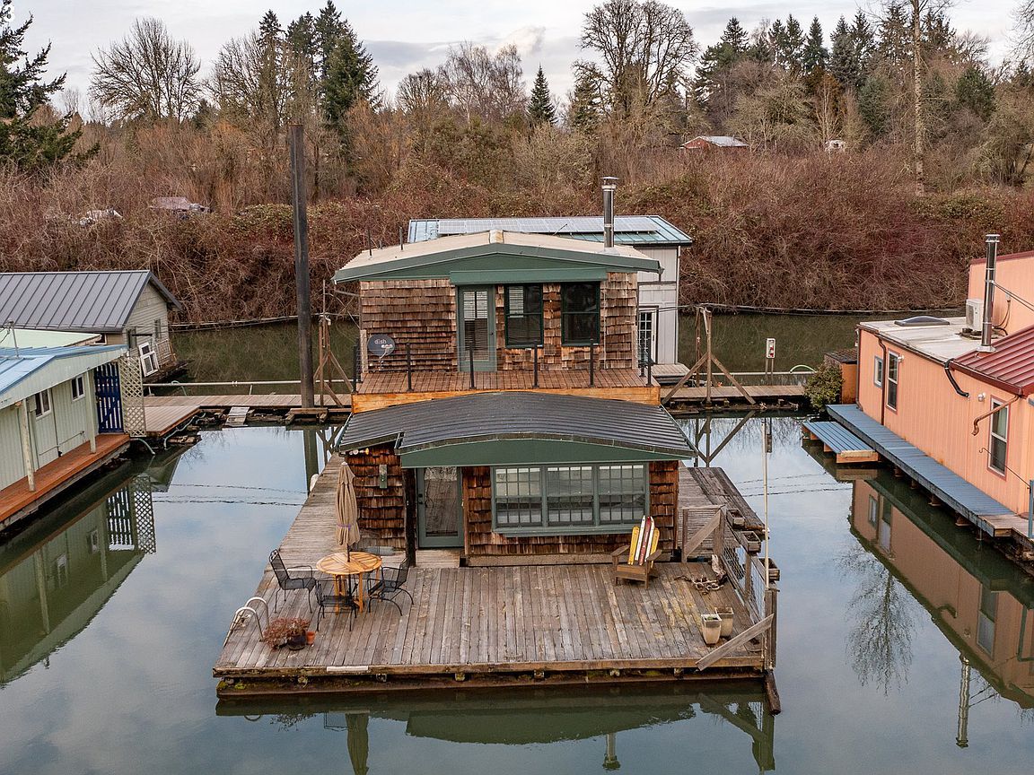 Floating home in Oregon! Circa 1920. $000 Old House Life - 