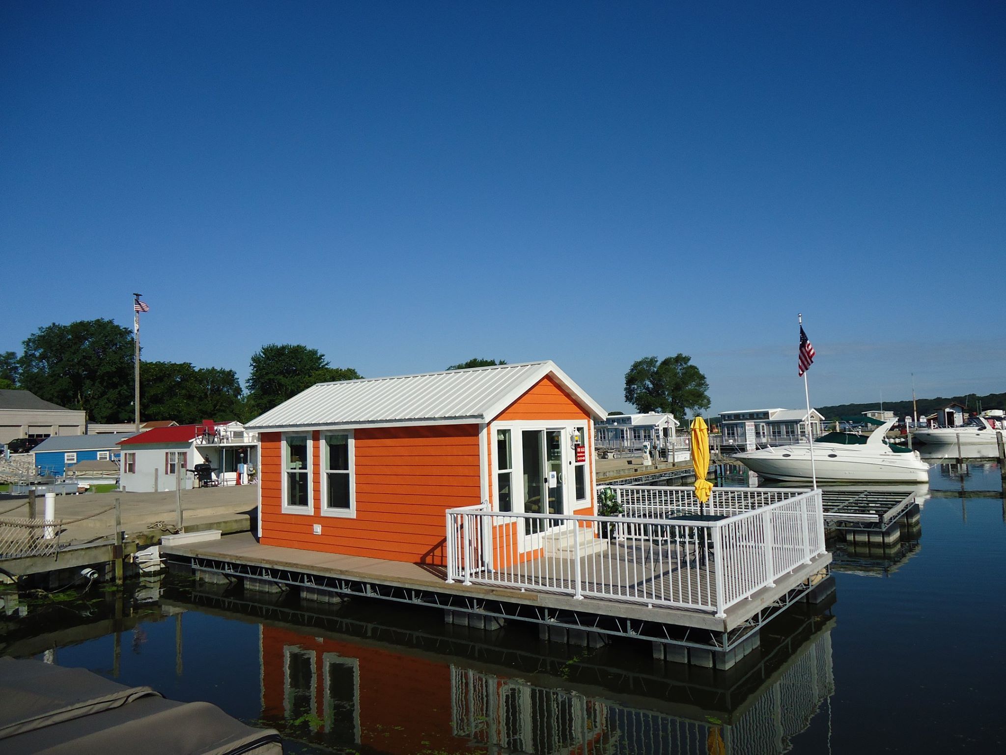 Floating Houses At Harborside Marina In Illinois - 