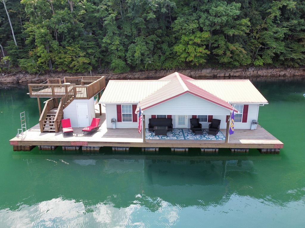 Three Bedroom FLOATING Home Whitman Hollow Marina