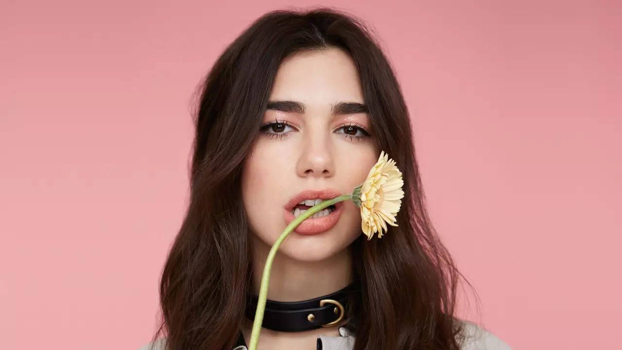 Dua Lipa revives the hot girl summer trend in Greece. English Movie News of India