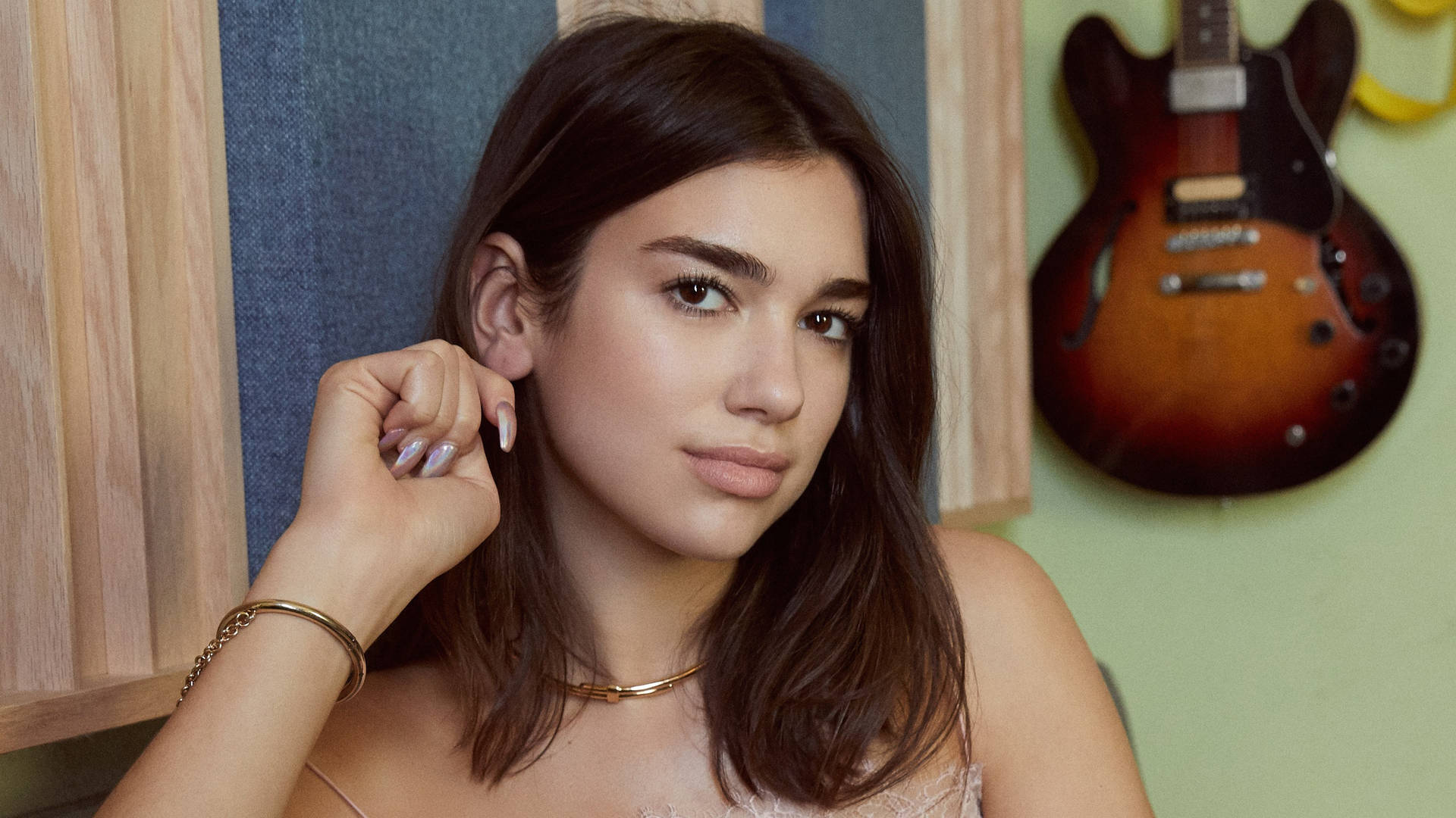 Download Young Dua Lipa Wallpaper