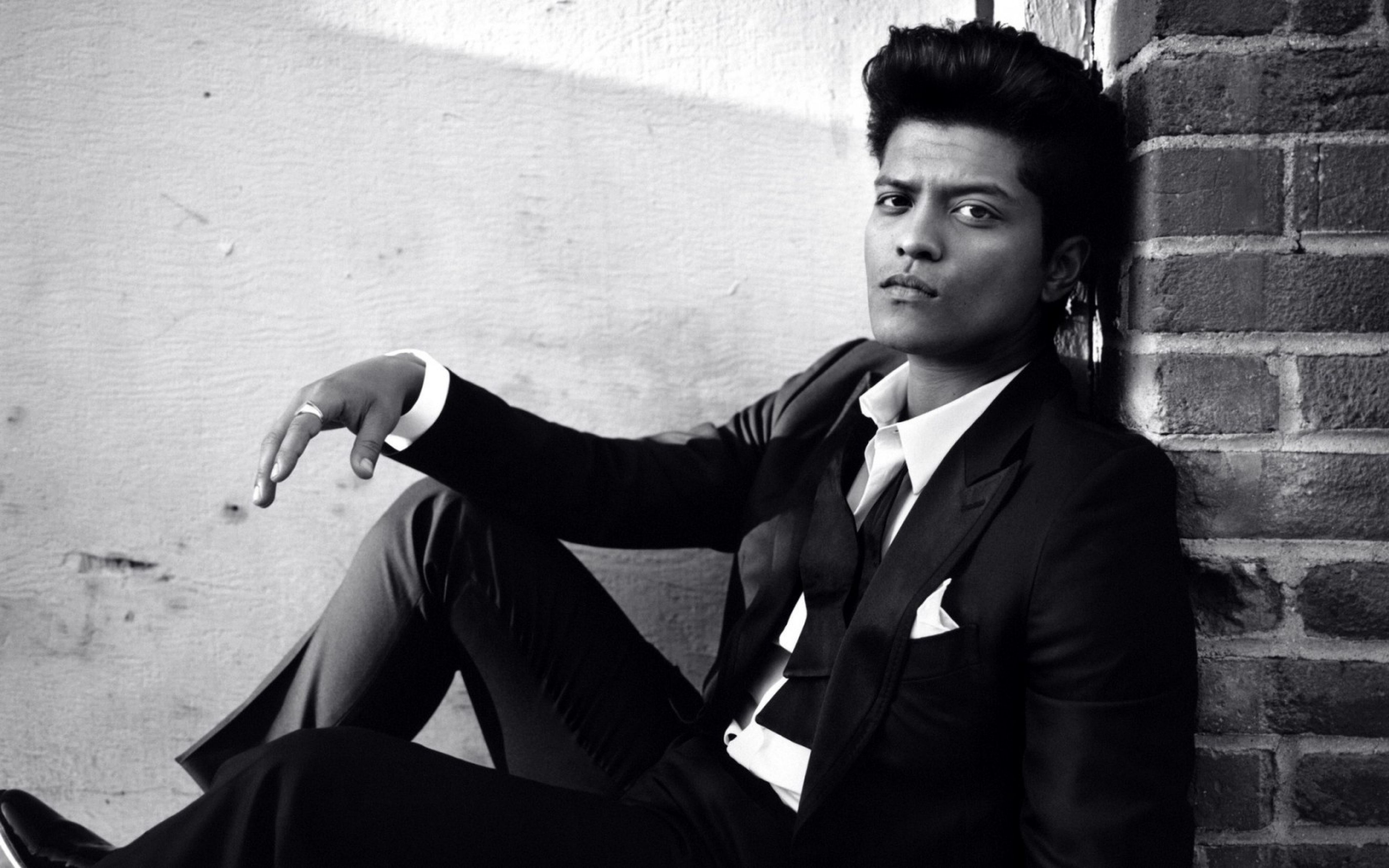 Download wallpaper Bruno Mars, 4k, portrait, American singer, Peter Gene Hernandez for desktop with resolution 3840x2400. High Quality HD picture wallpaper