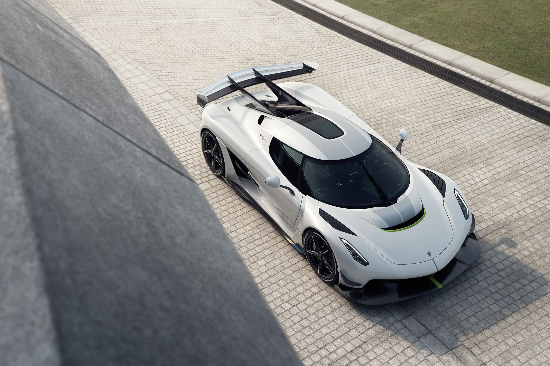 How The Koenigsegg Jesko's Seven Clutch Gearbox Works