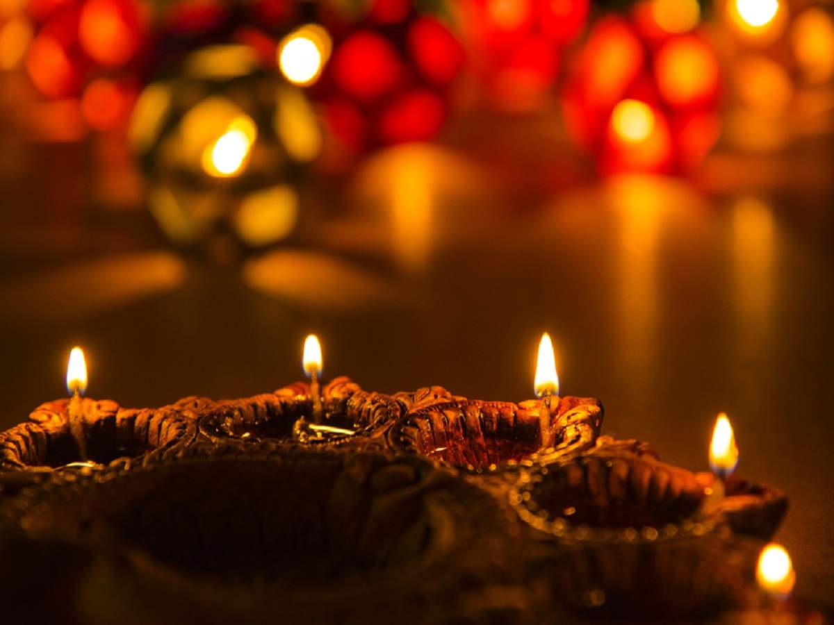 Happy Diwali 2022: Image, Cards, GIFs, Picture & Quotes. Wishes, Messages, Status, Greetings, Photo and Wallpaper. Happy Diwali 2022